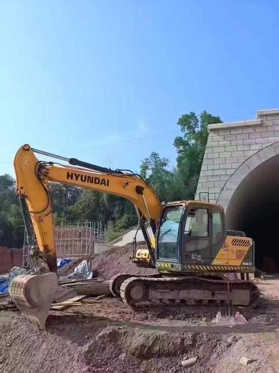 Buy Hyundai R150LVS Used Excavator / 1