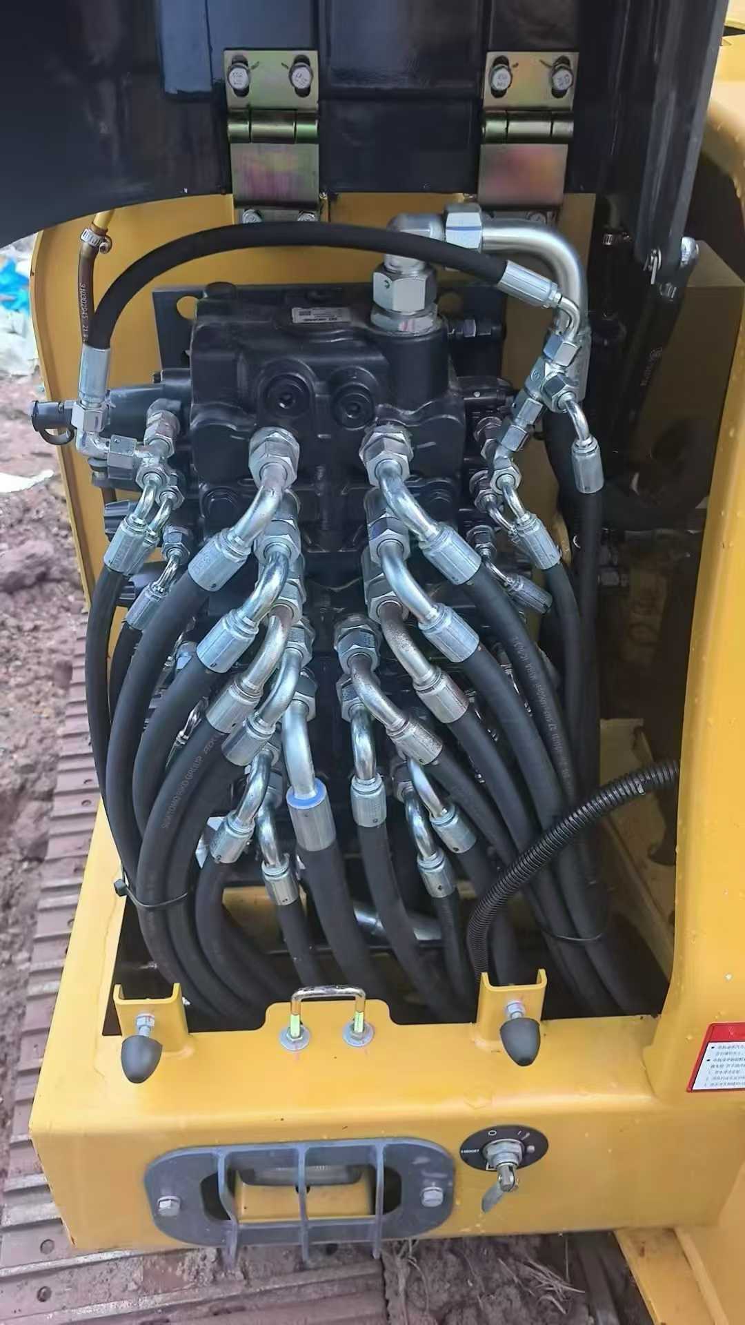 Used XCMG XE60 Excavator 2022 Model / 3