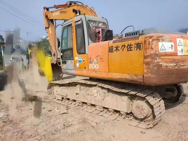 Buy Hitachi ZAXIS200 Used Excavator / 1