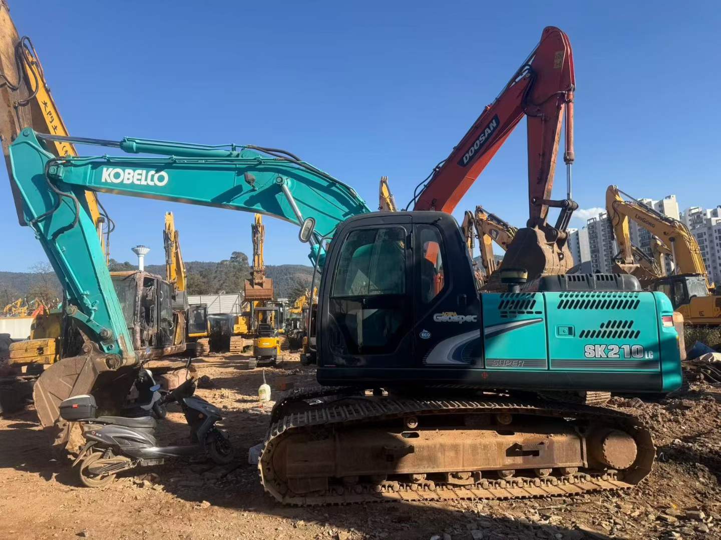 Used Kobelco SK200 Excavator 2011 Model / 3