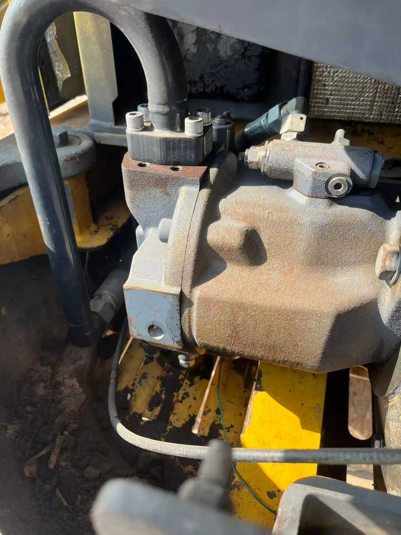 Used XCMG XE60 Excavator 2014 Model / 8