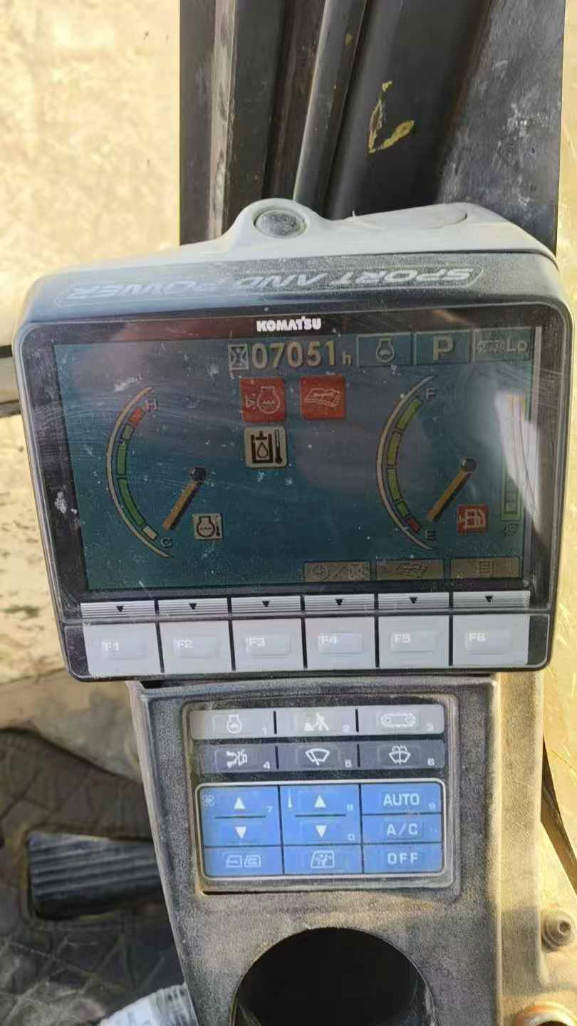 Used Komatsu PC210 Excavator 2010 Model / 9