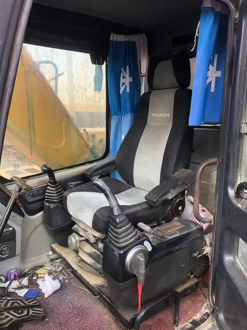 Used Hyundai R215-7 Excavator 2011 Model / 3