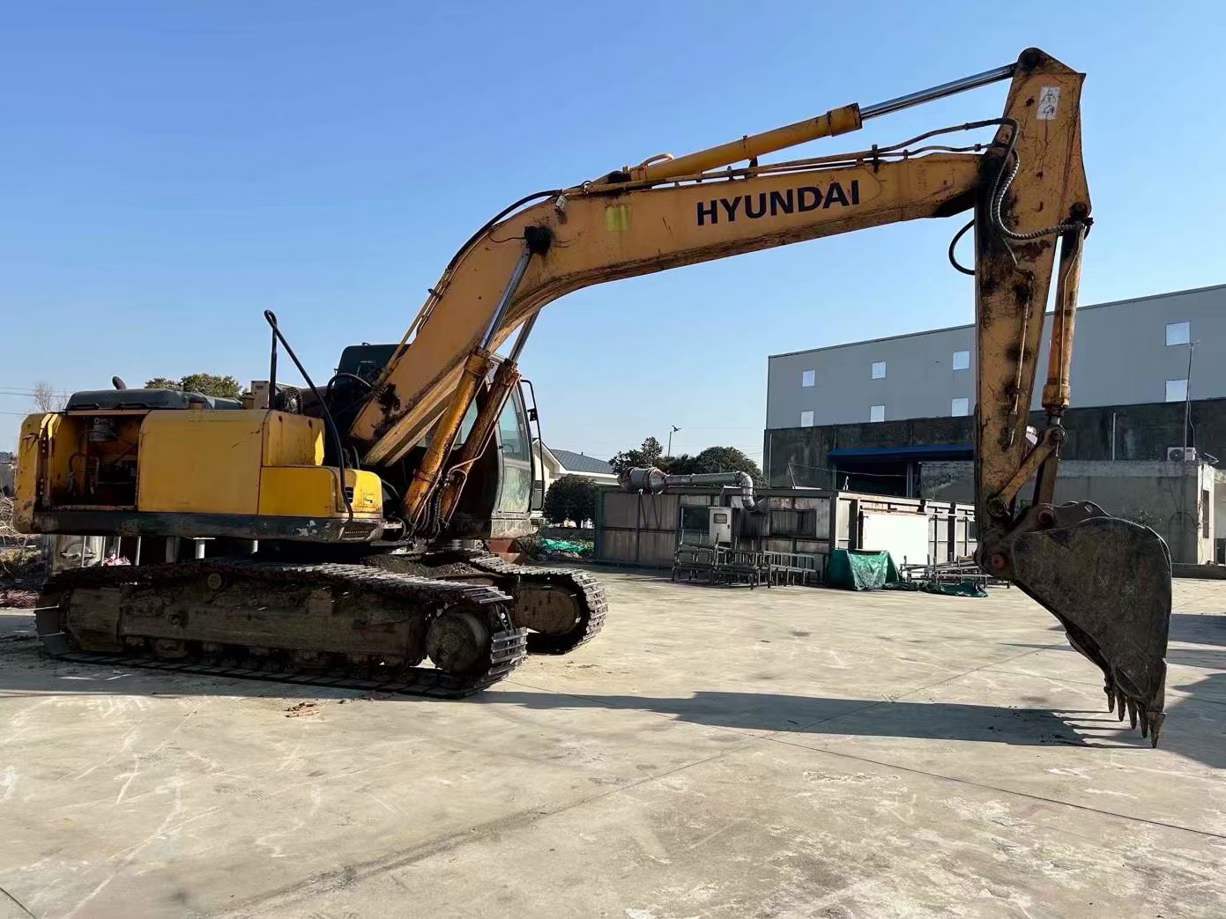 Used Hyundai R215VSN Excavator 2010 Model / 7