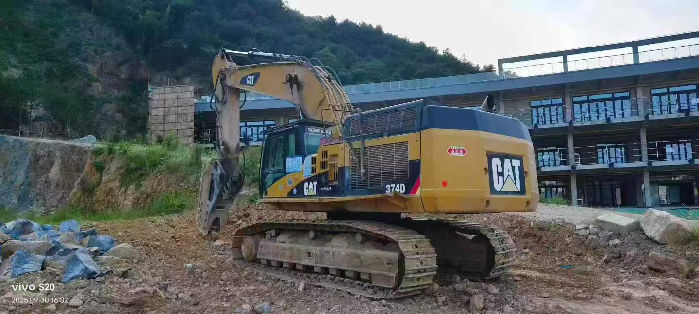Used Caterpillar 365CL Excavator 2016 Model / 2