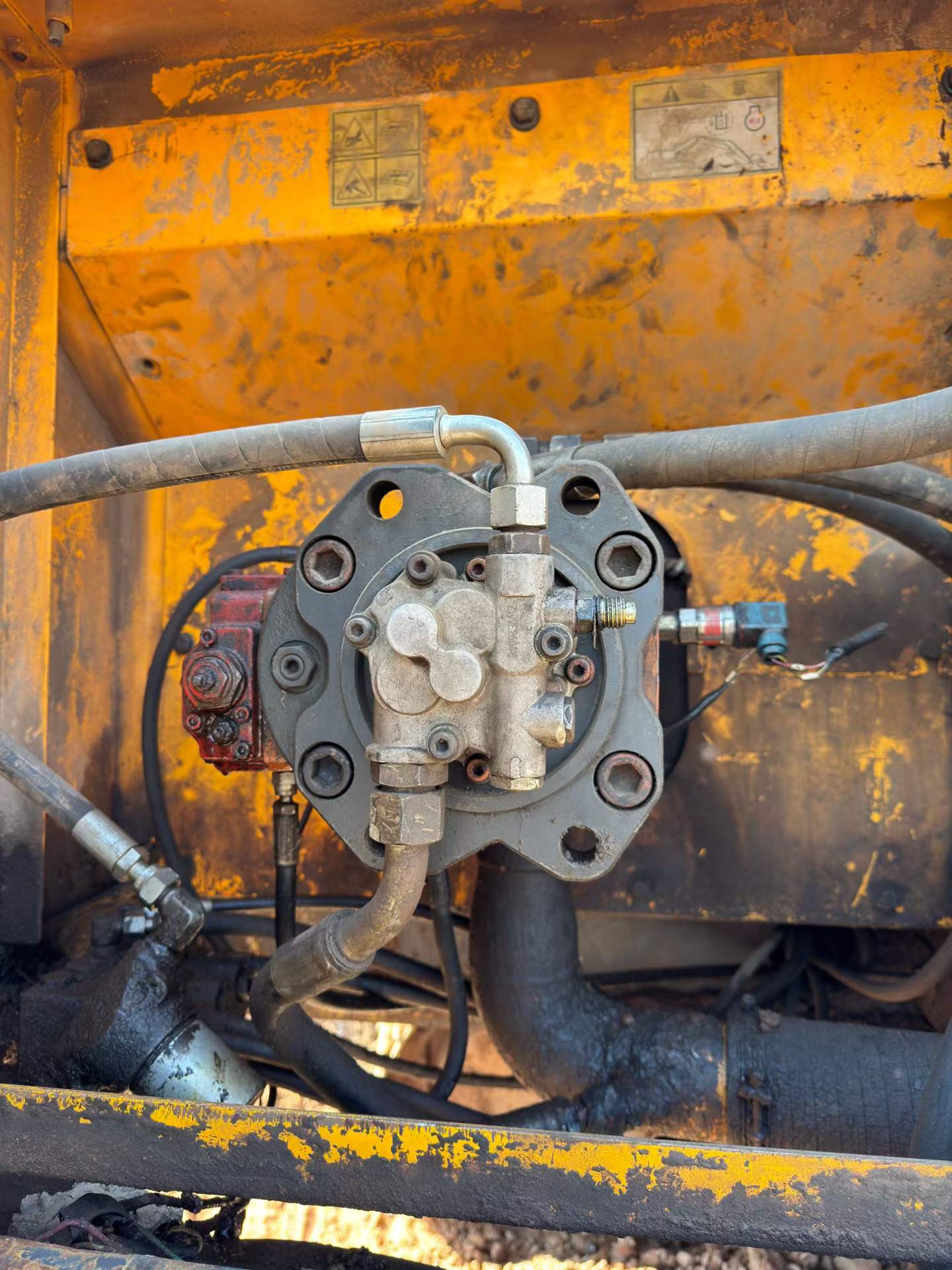 Used Hyundai R215-7 Excavator 2010 Model / 2