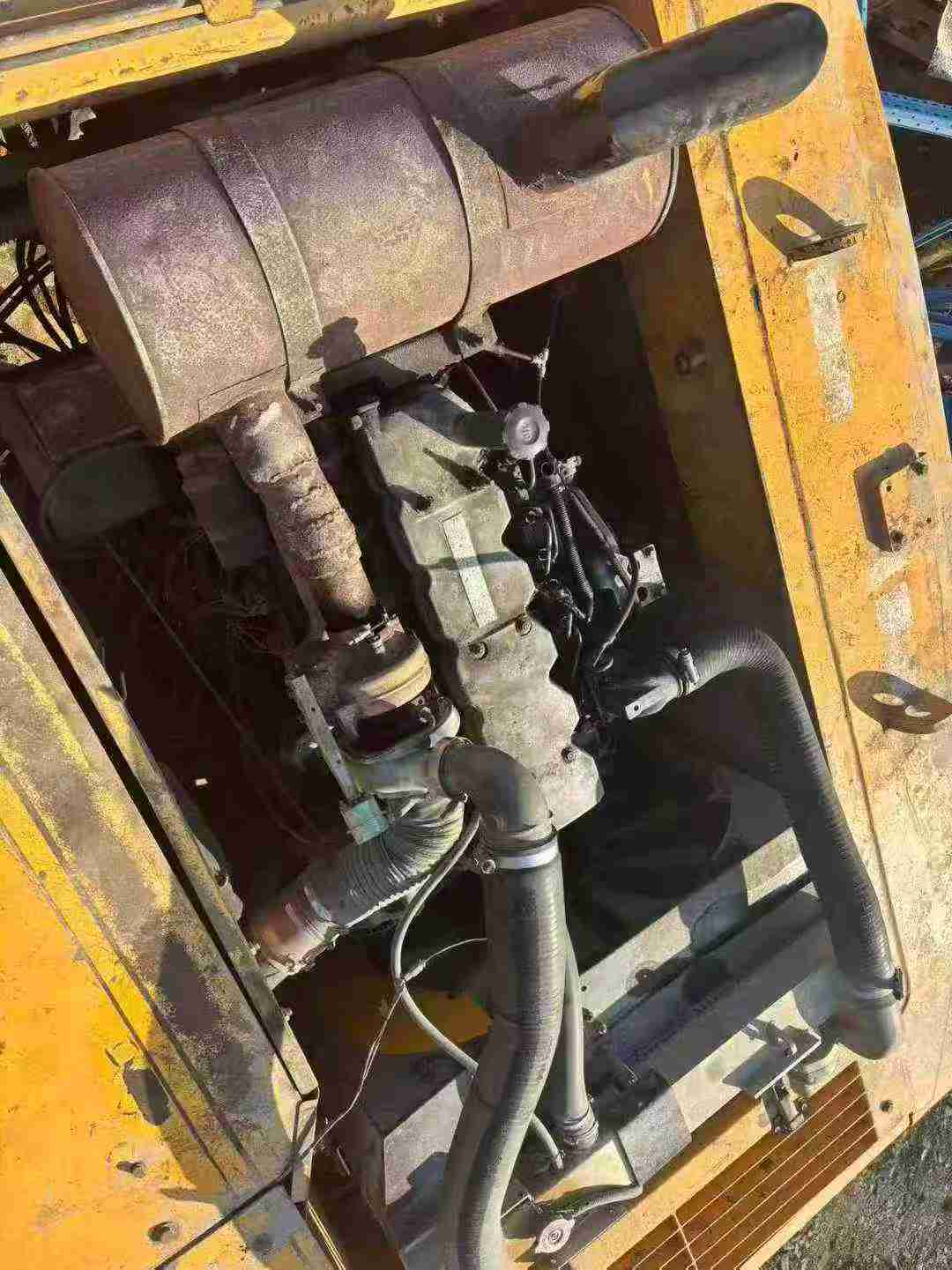 Used Hyundai R305LC-9T Excavator 2016 Model / 4