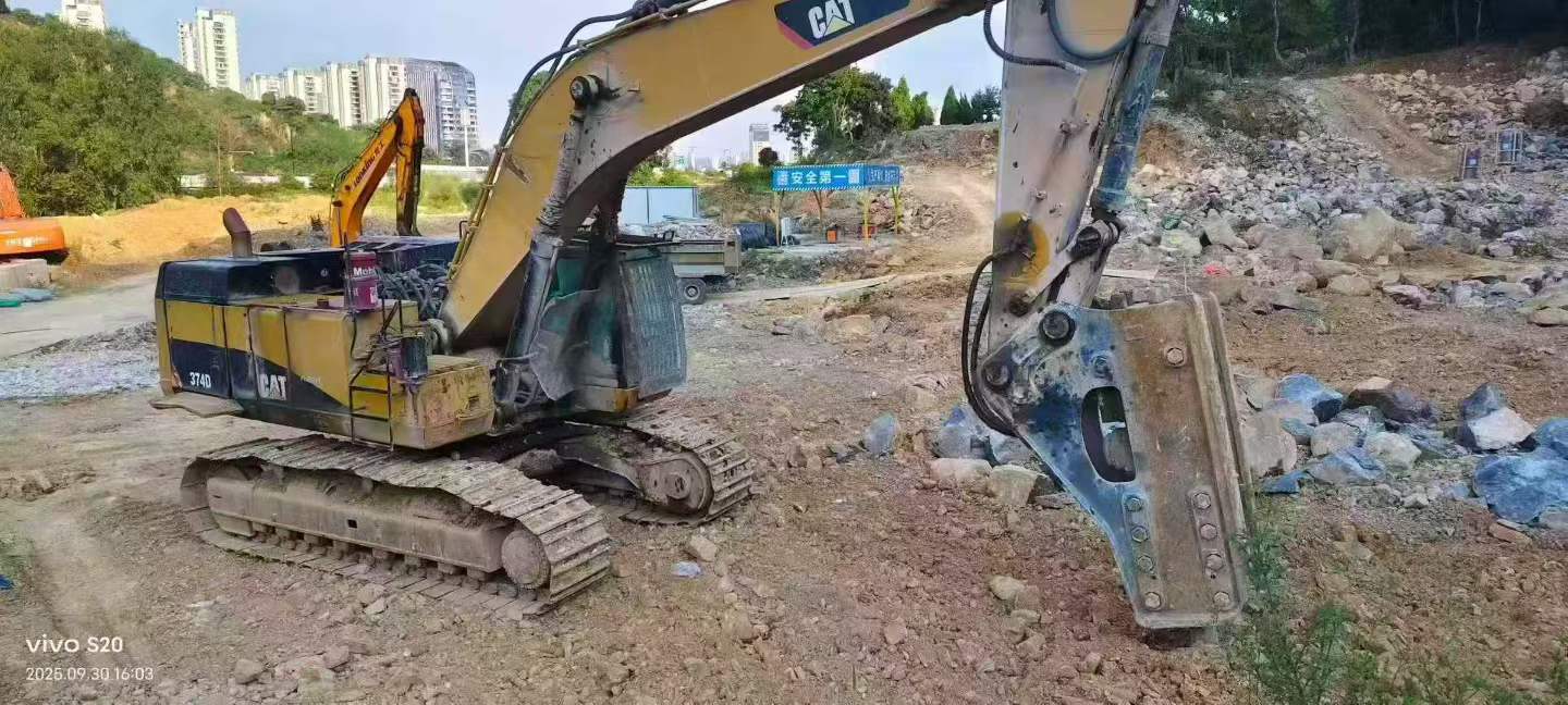 Used Caterpillar 365CL Excavator 2016 Model / 7