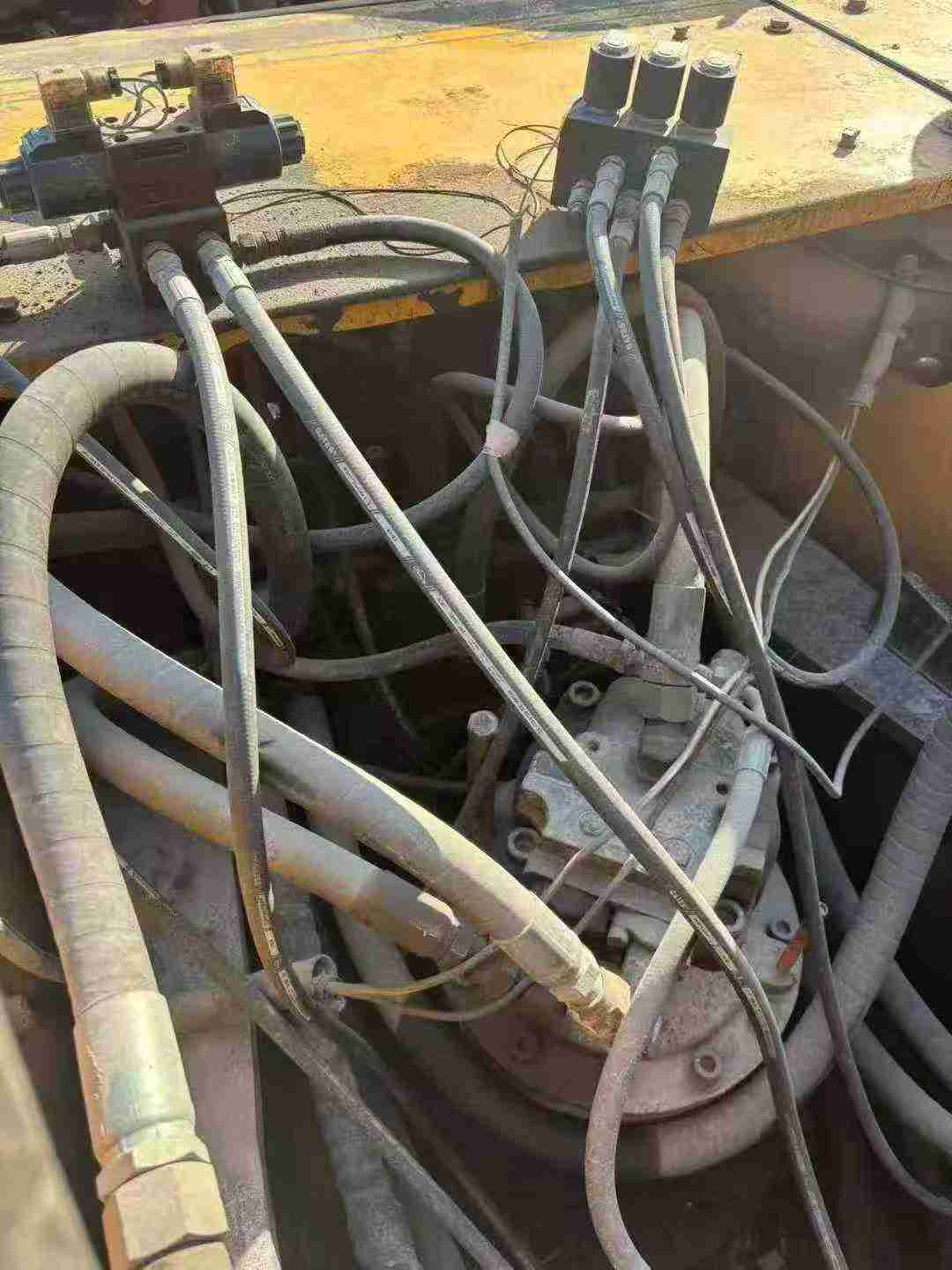 Used Hyundai R305LC-9T Excavator 2016 Model / 3