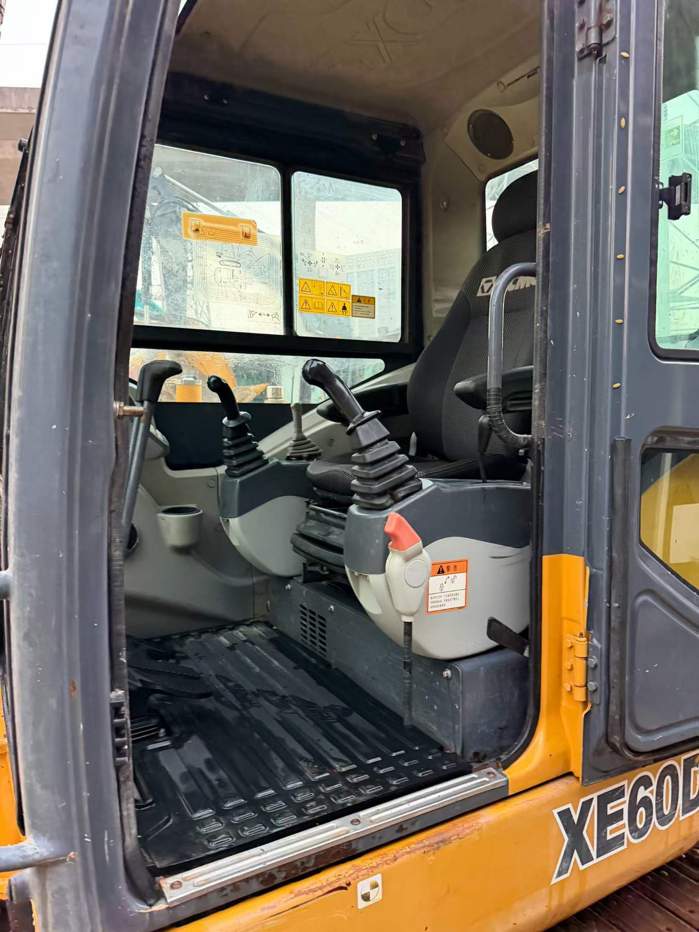 Used XCMG XE60D Excavator 2018 Model / 3