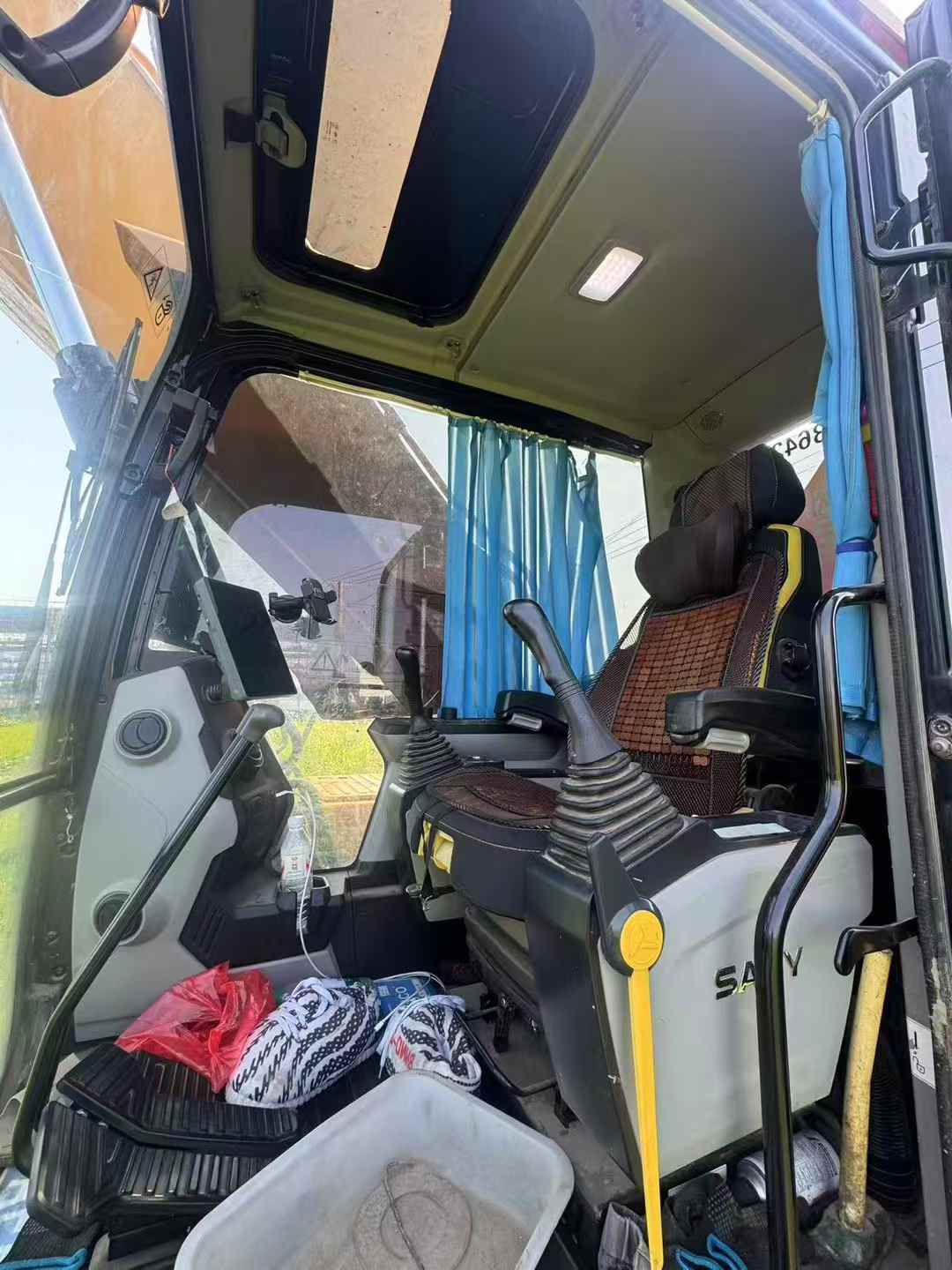 Used Sany SY200H Excavator 2016 Model / 4