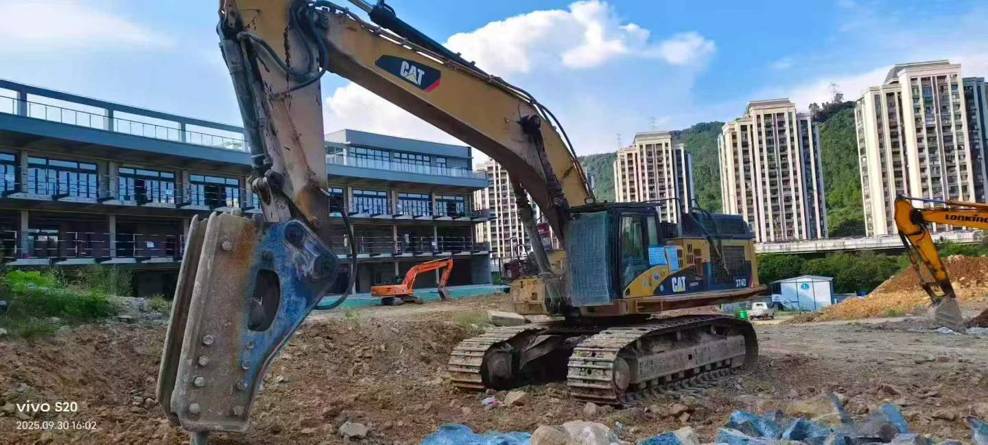 Used Caterpillar 365CL Excavator 2016 Model / 8