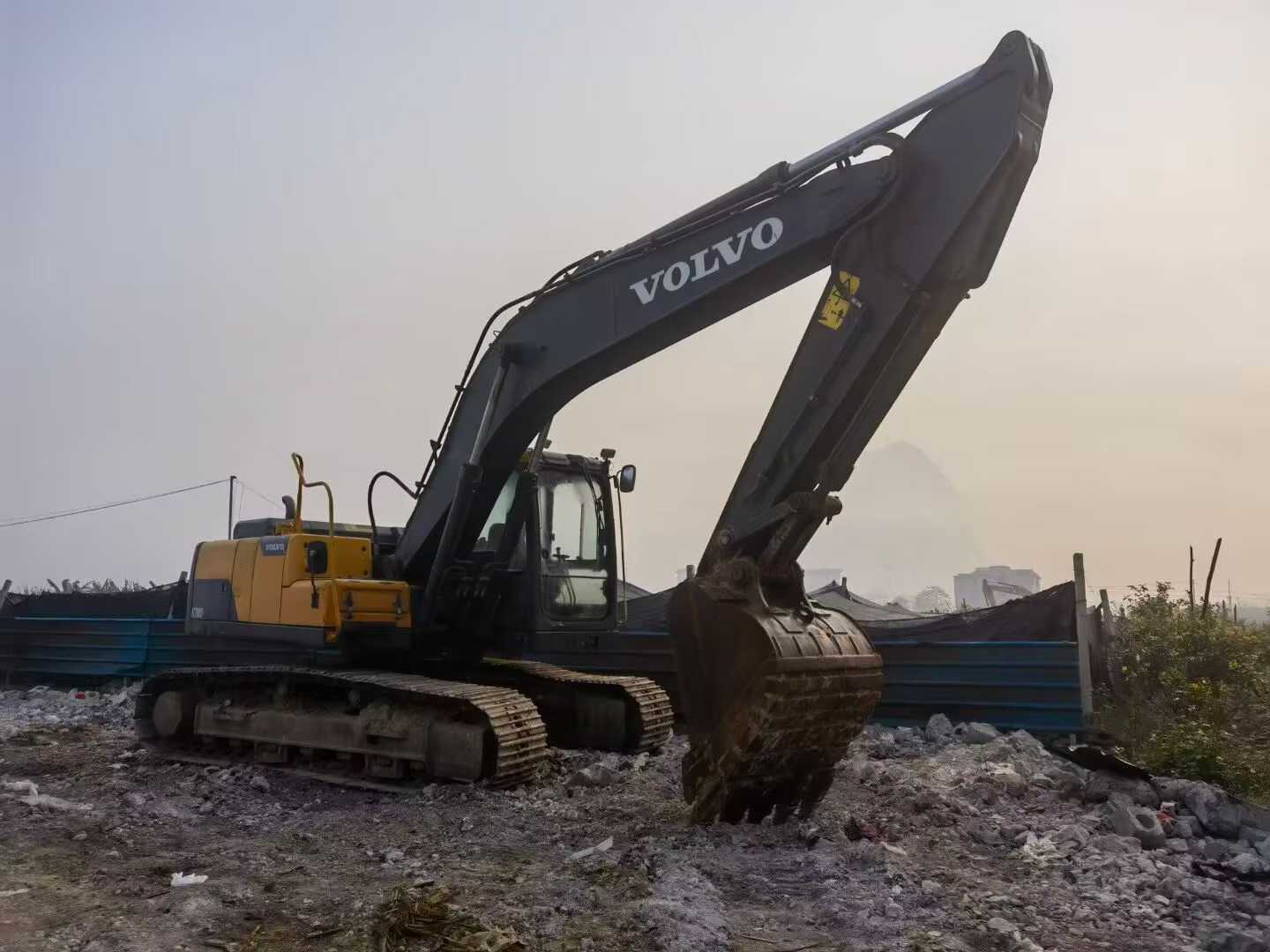Used Volvo EC200 Excavator 2017 Model / 7