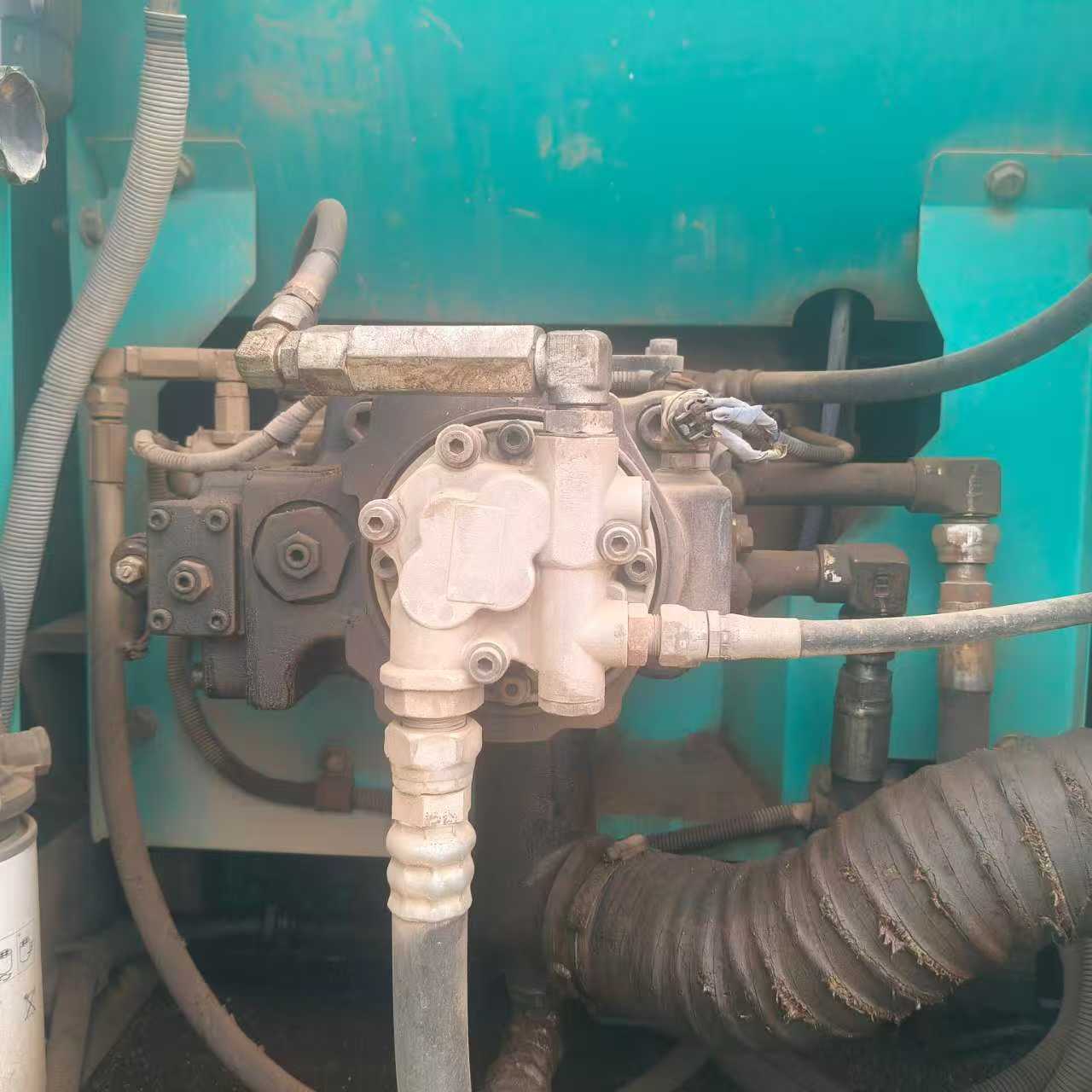 Used Kobelco SK140 Excavator 2010 Model / 4