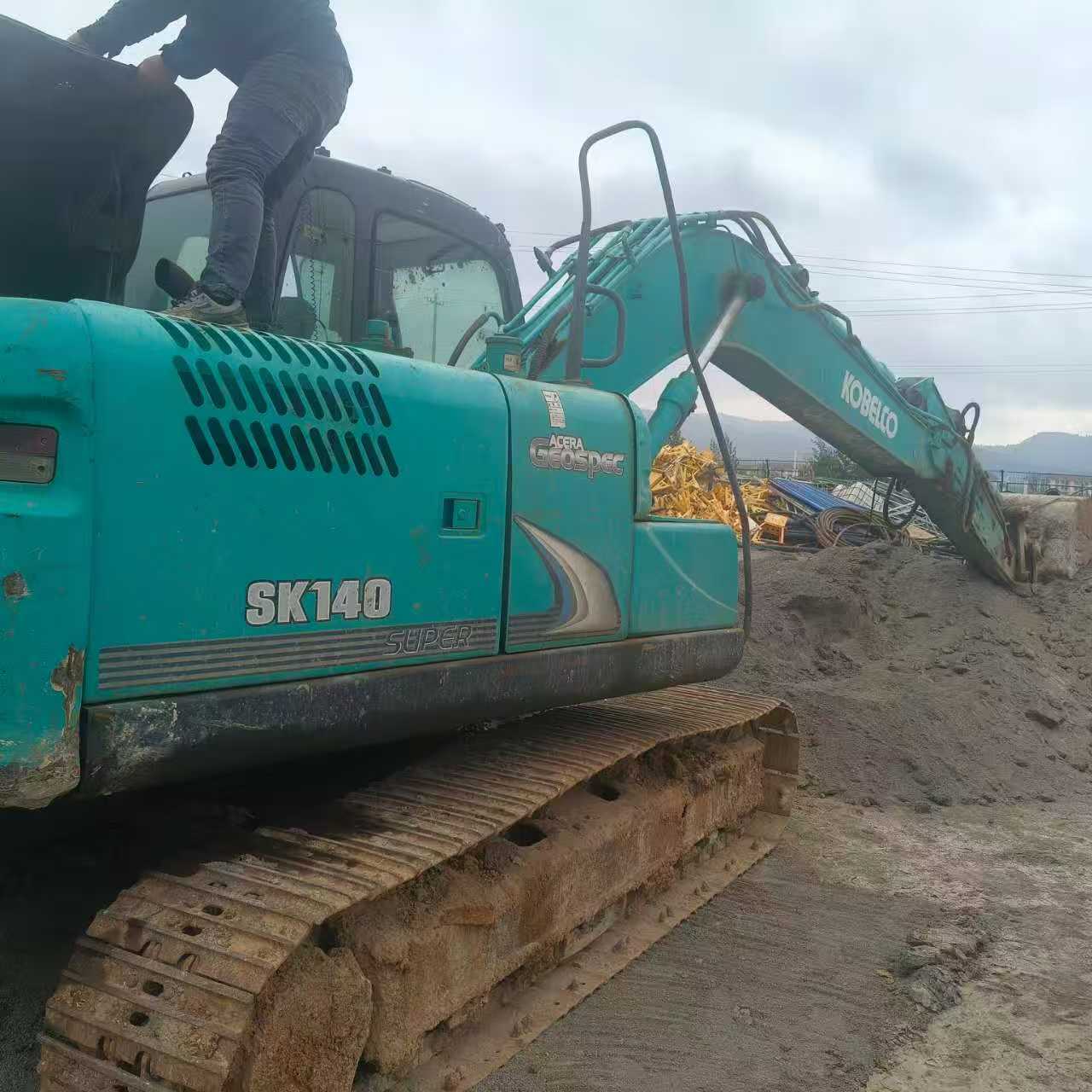 Used Kobelco SK140 Excavator 2010 Model / 2