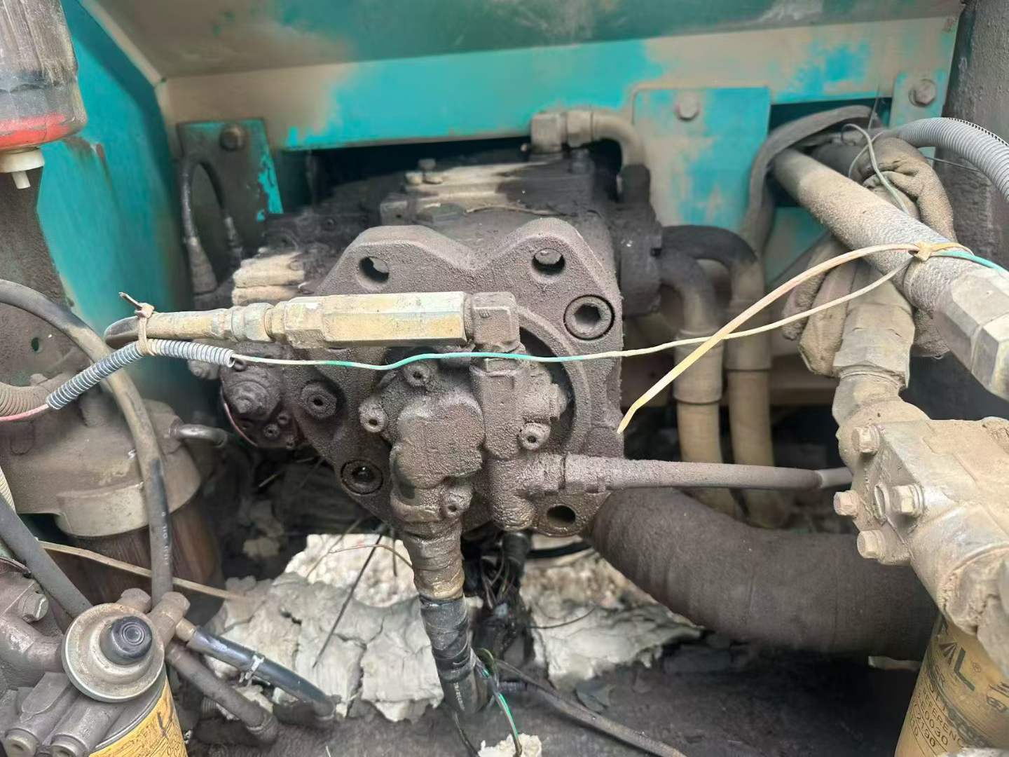 Used Kobelco SK210 Excavator 2011 Model / 4