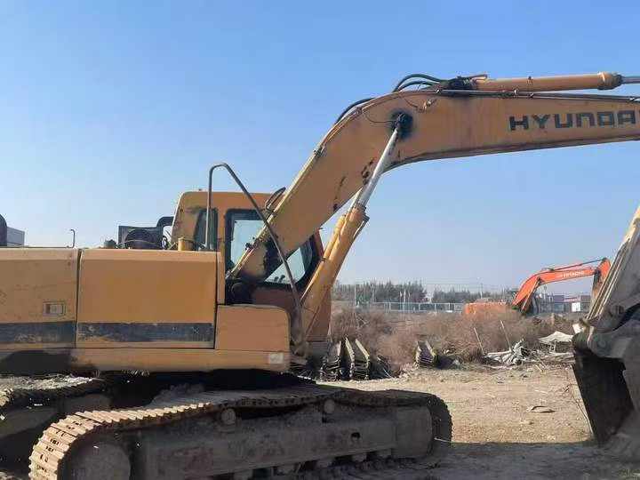 Used Hyundai R215-7C Excavator 2016 Model / 3