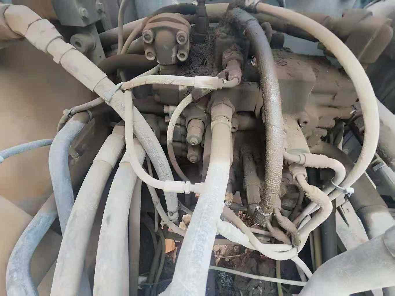 Used Volvo EC200 Excavator 2016 Model / 3