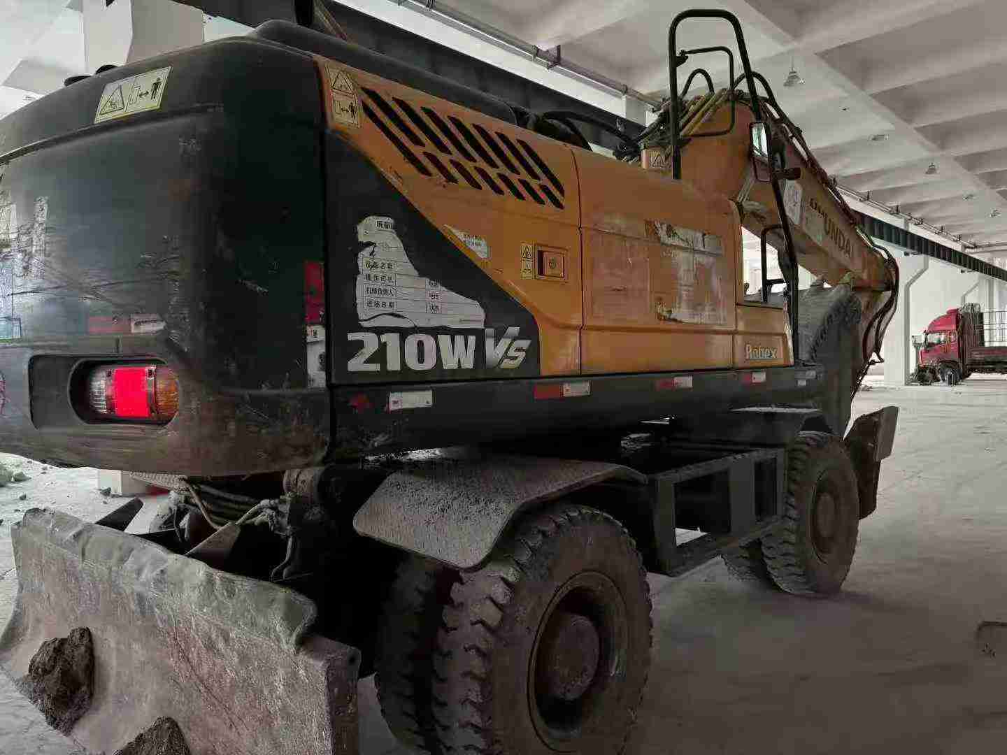 Used Hyundai R210WVS Excavator 2018 Model / 3