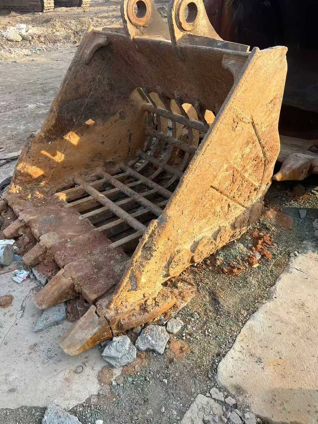 Used Caterpillar 323 Excavator 2016 Model / 5