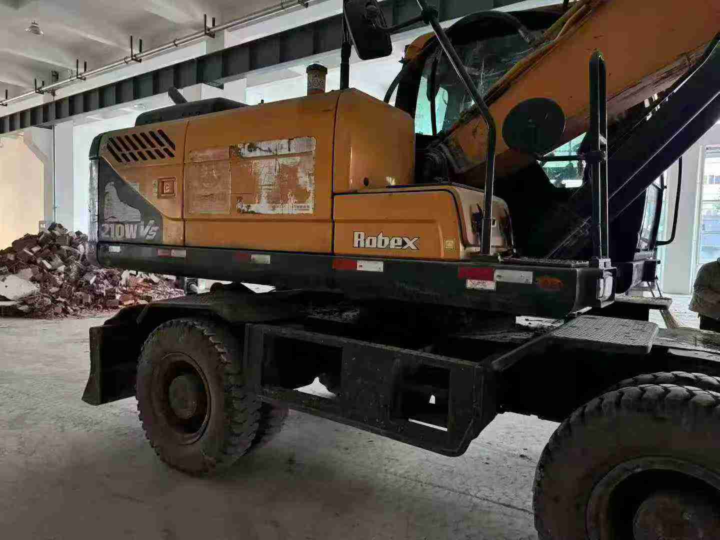 Used Hyundai R210WVS Excavator 2018 Model / 2