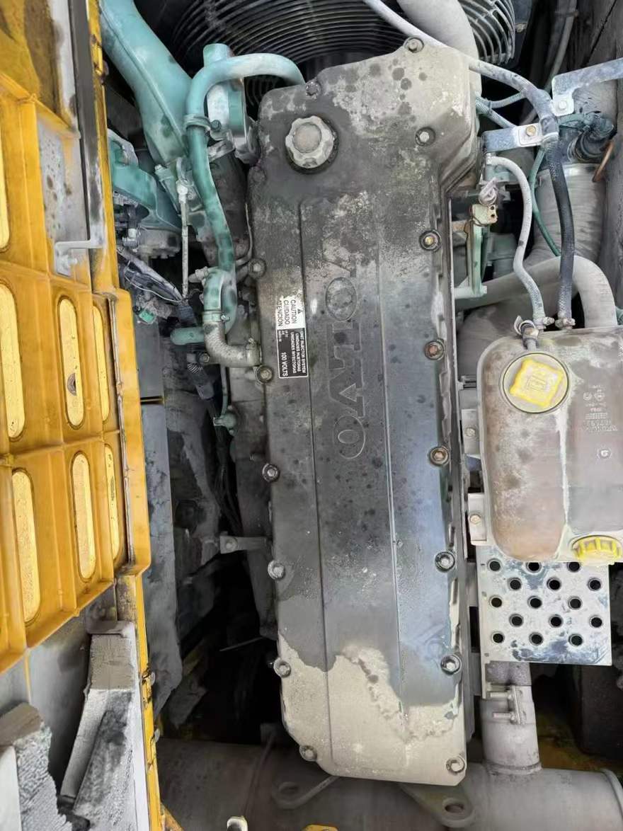 Used Volvo EC60 Excavator 2011 Model / 3