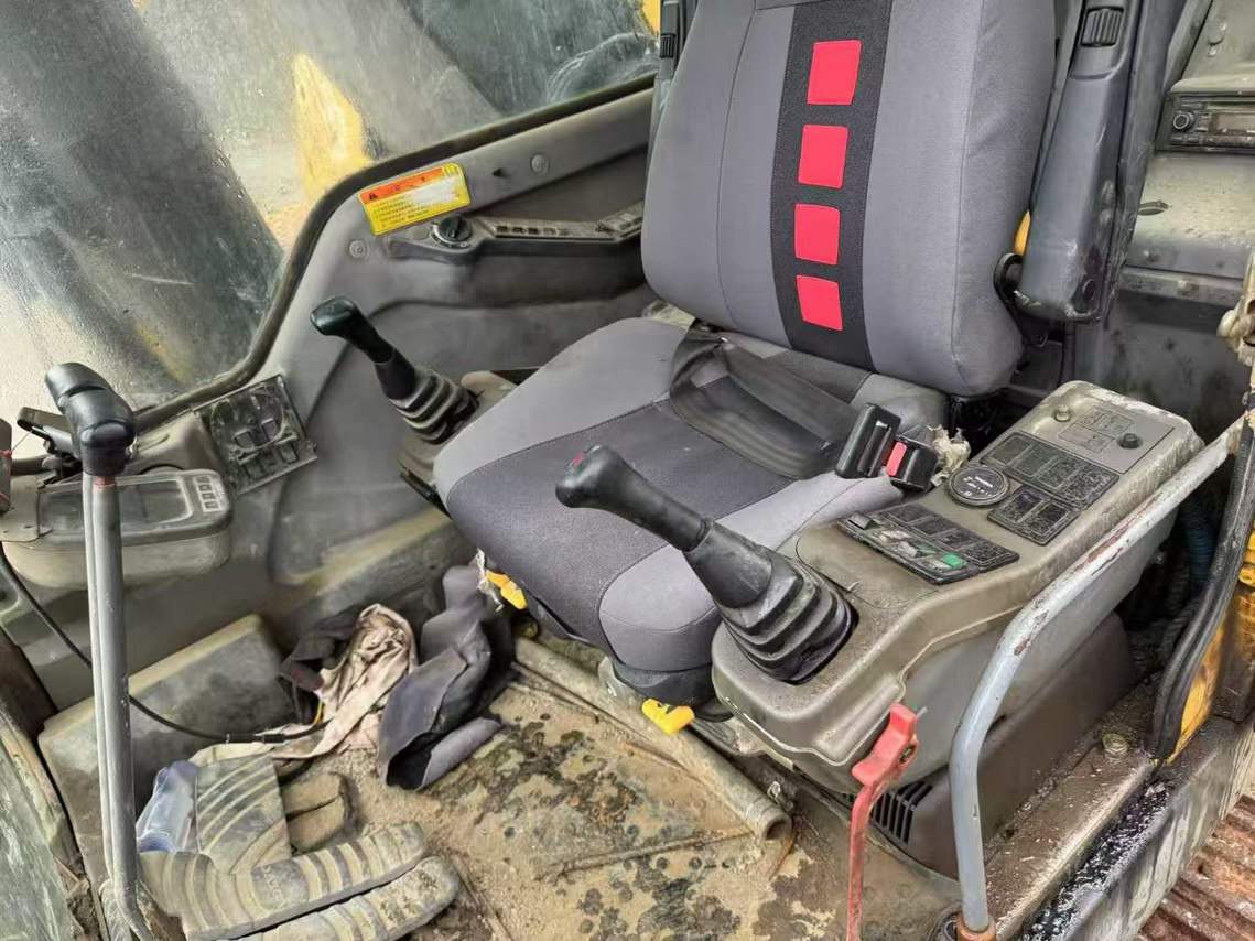 Used Volvo EC60 Excavator 2011 Model / 9