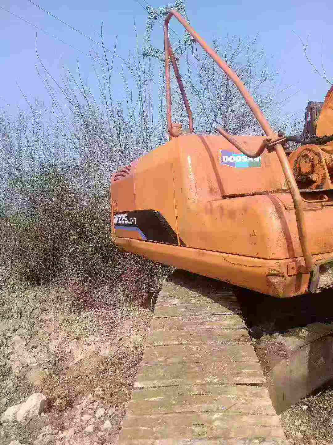 Used Doosan DH220-7 Excavator 2010 Model / 7