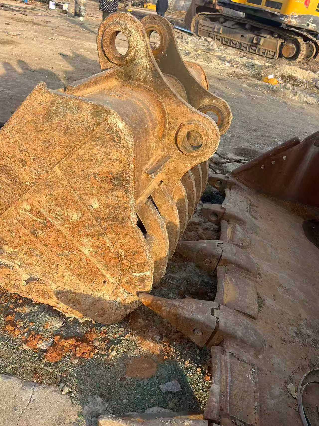 Used Caterpillar 323 Excavator 2016 Model / 9