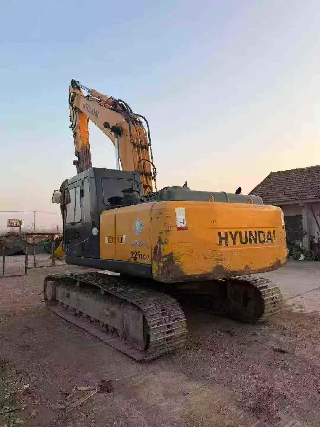 Used Hyundai R225-7 Excavator 2012 Model / 9