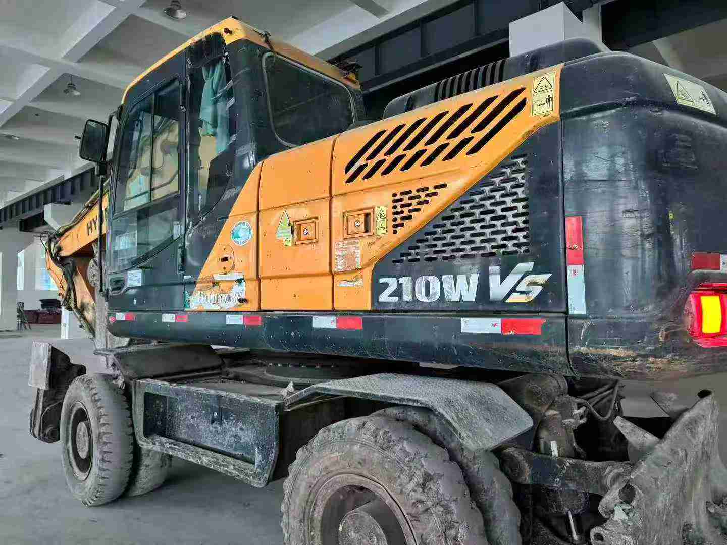 Used Hyundai R210WVS Excavator 2018 Model / 4