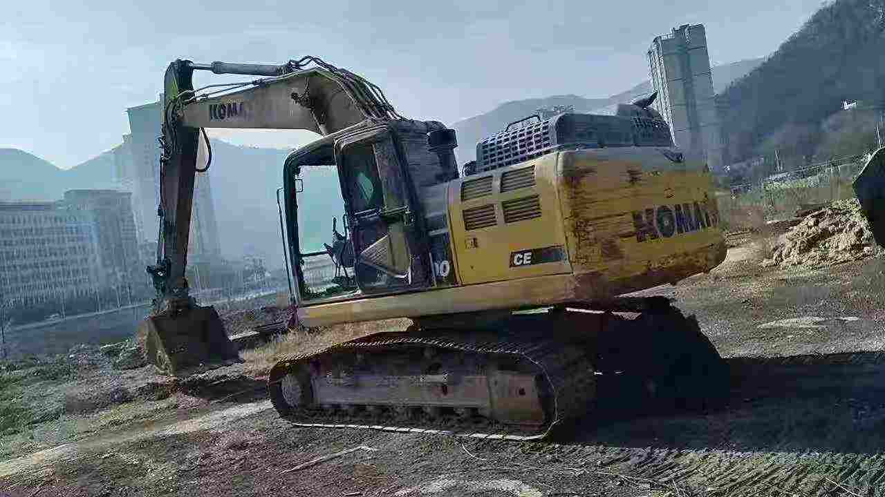 Used Komatsu PC200 Excavator 2023 Model / 2