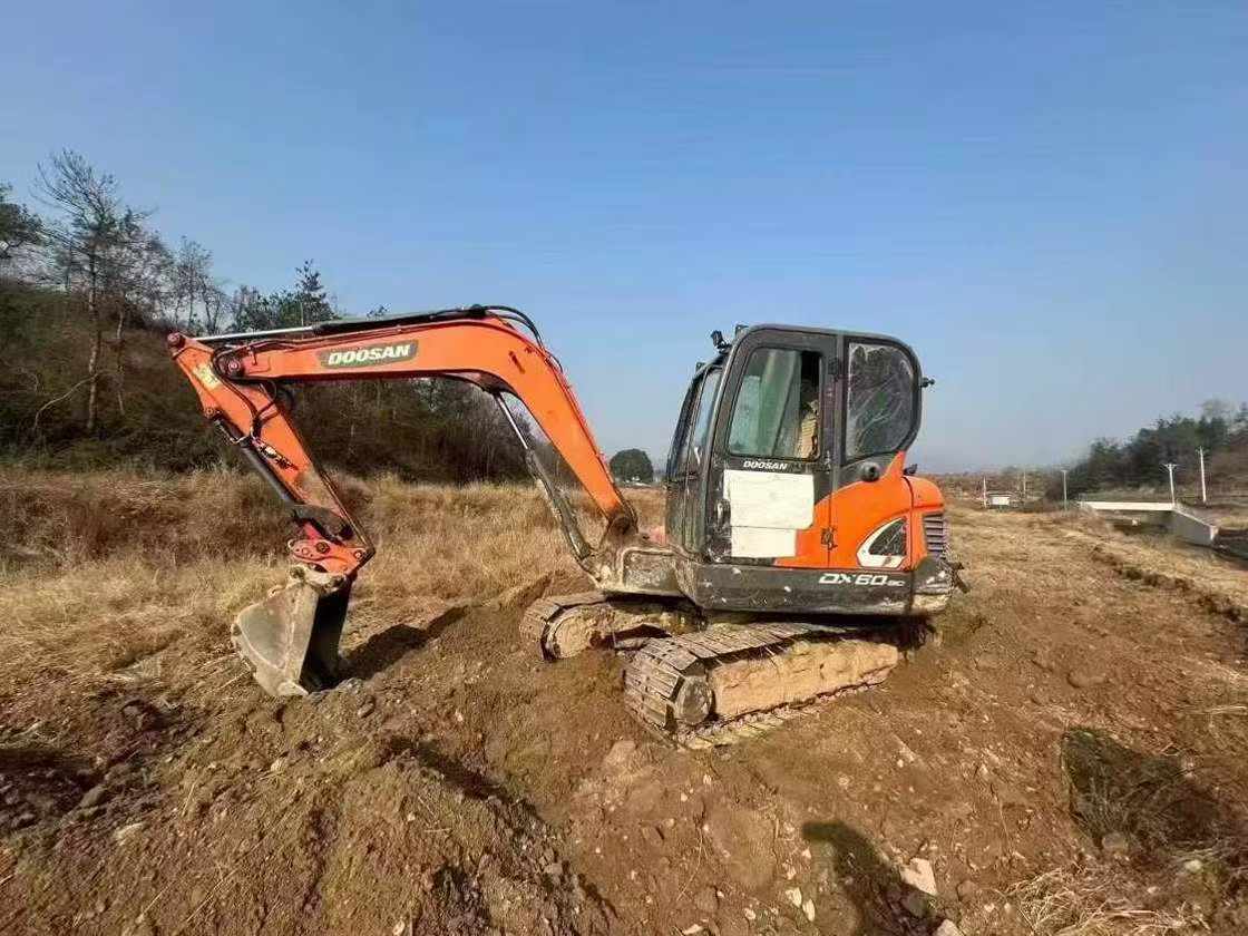 Used Doosan DX55W Excavator 2017 Model / 2