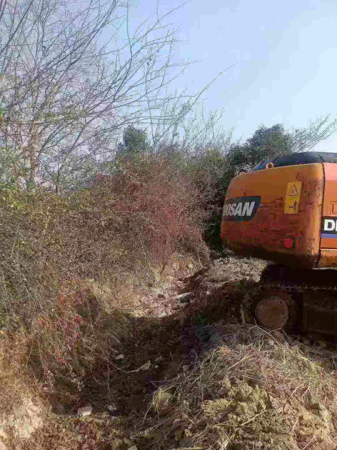 Used Doosan DH220-7 Excavator 2010 Model / 8