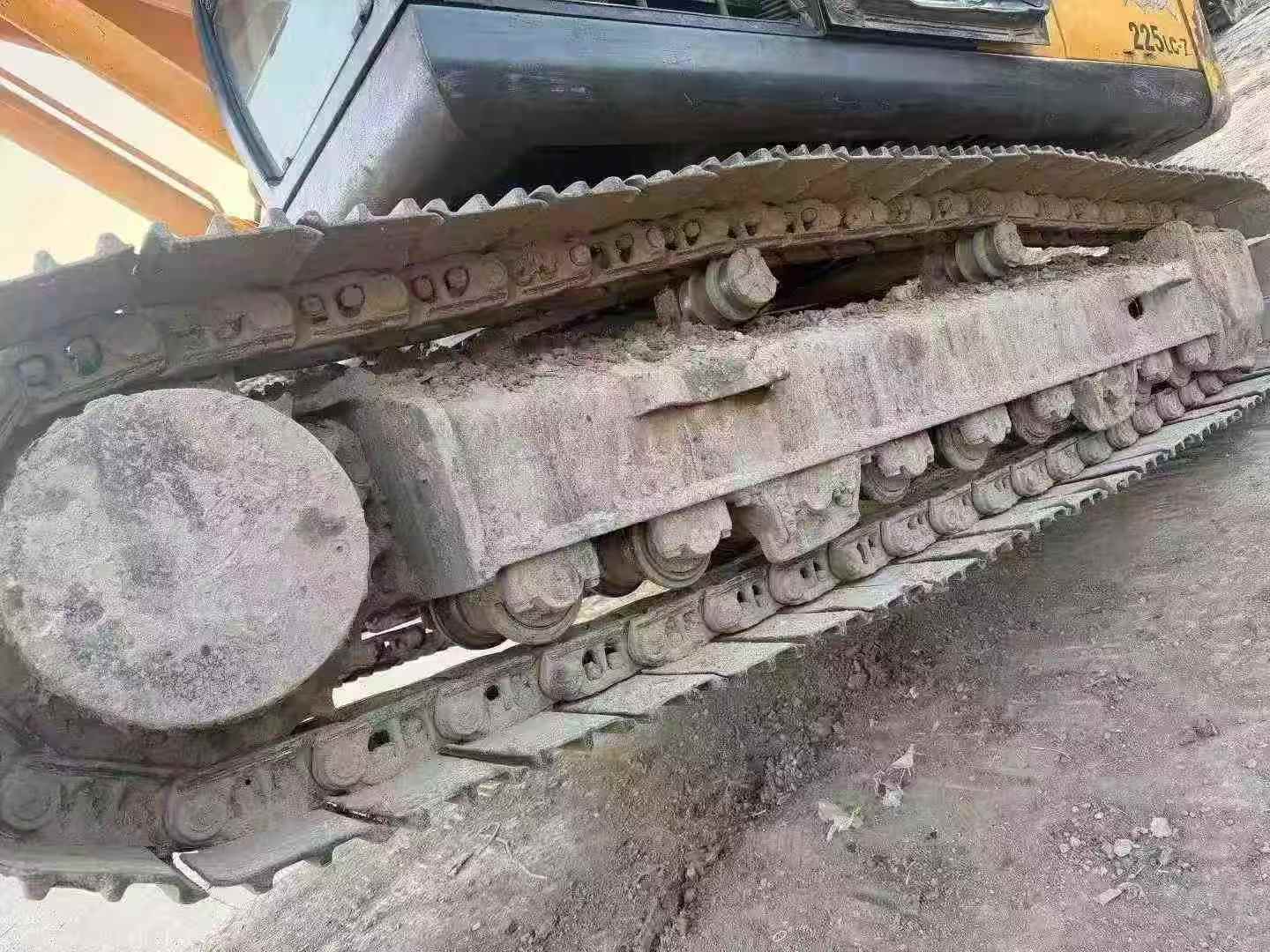 Used Hyundai R225-7 Excavator 2012 Model / 7