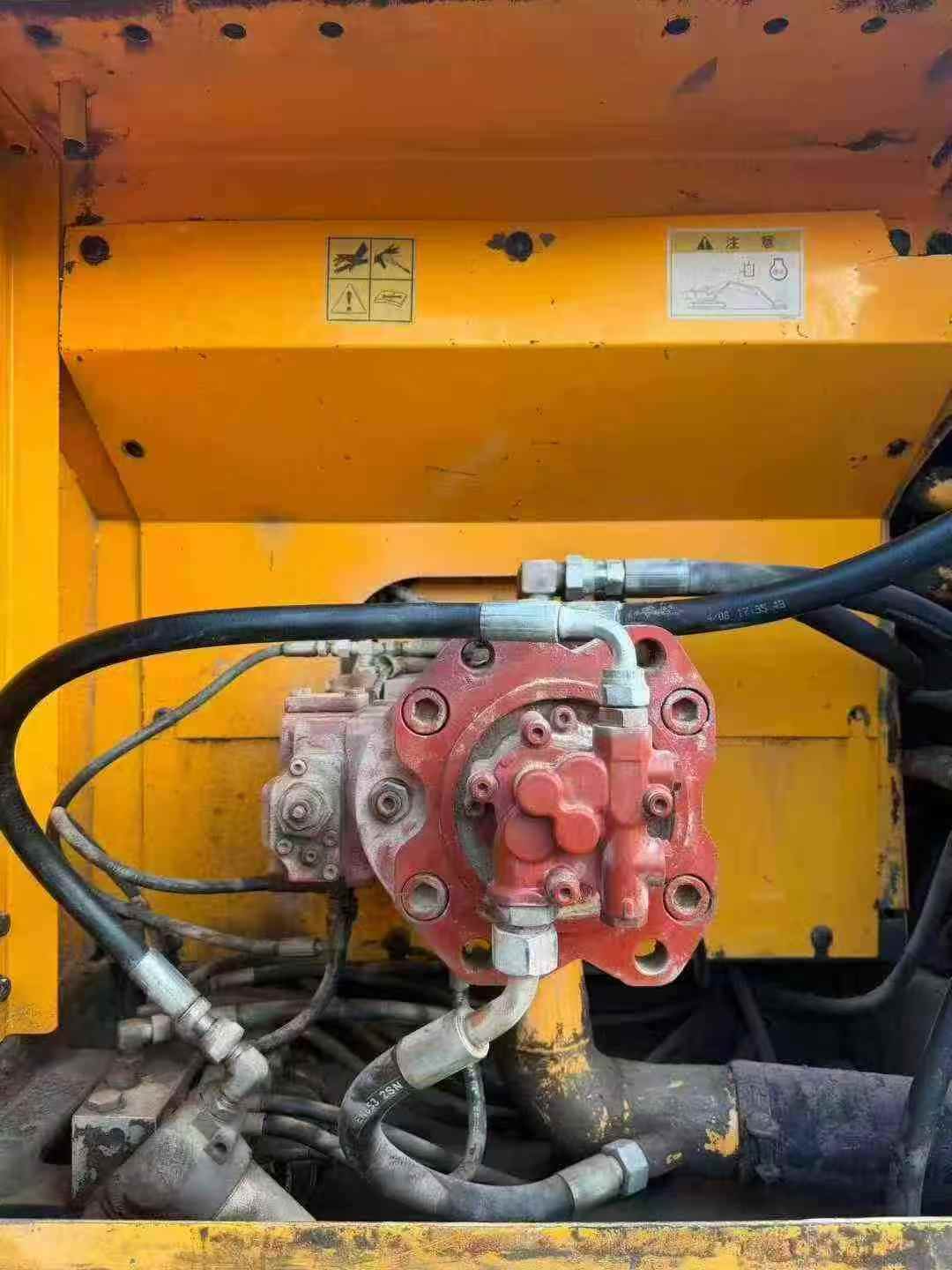 Used Hyundai R225-7 Excavator 2012 Model / 4