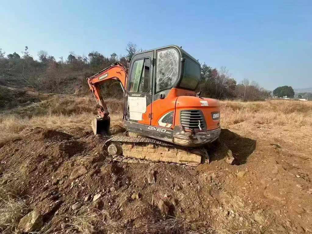 Used Doosan DX55W Excavator 2017 Model / 3