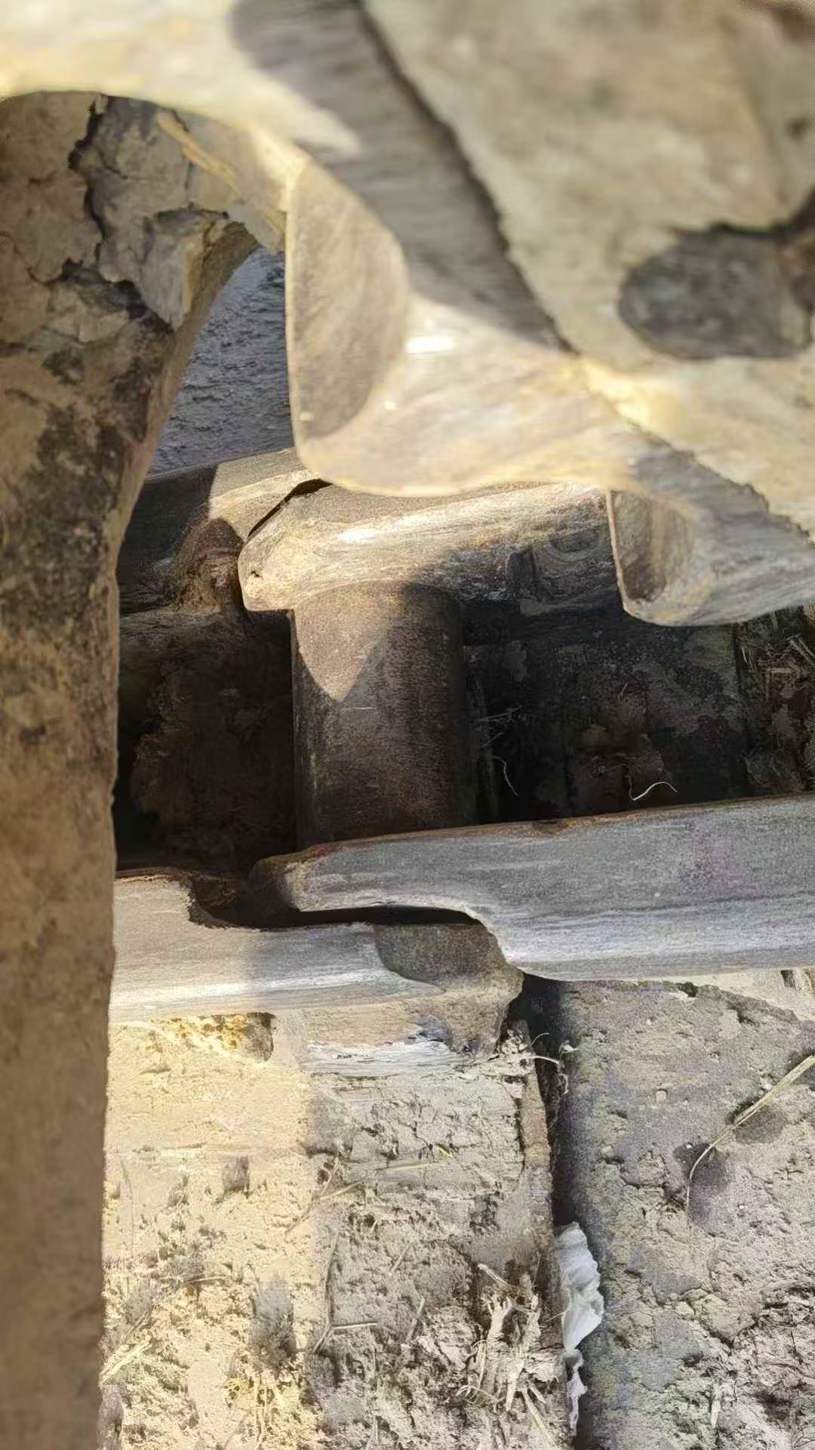 Used Komatsu PC210-8 Excavator 2010 Model / 4