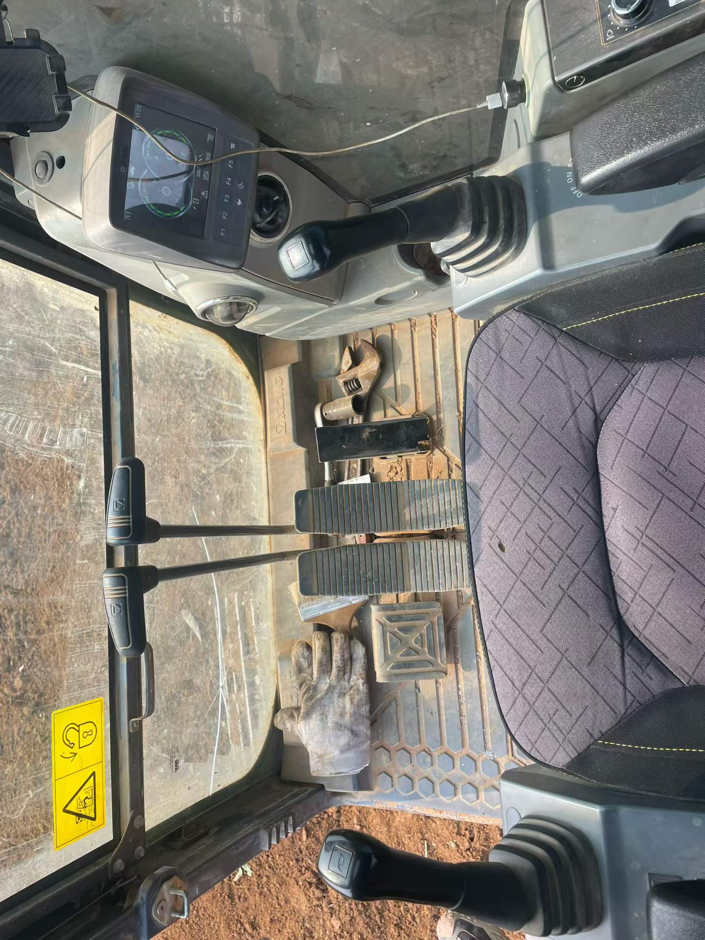 Used XCMG XE135B Excavator 2021 Model / 8