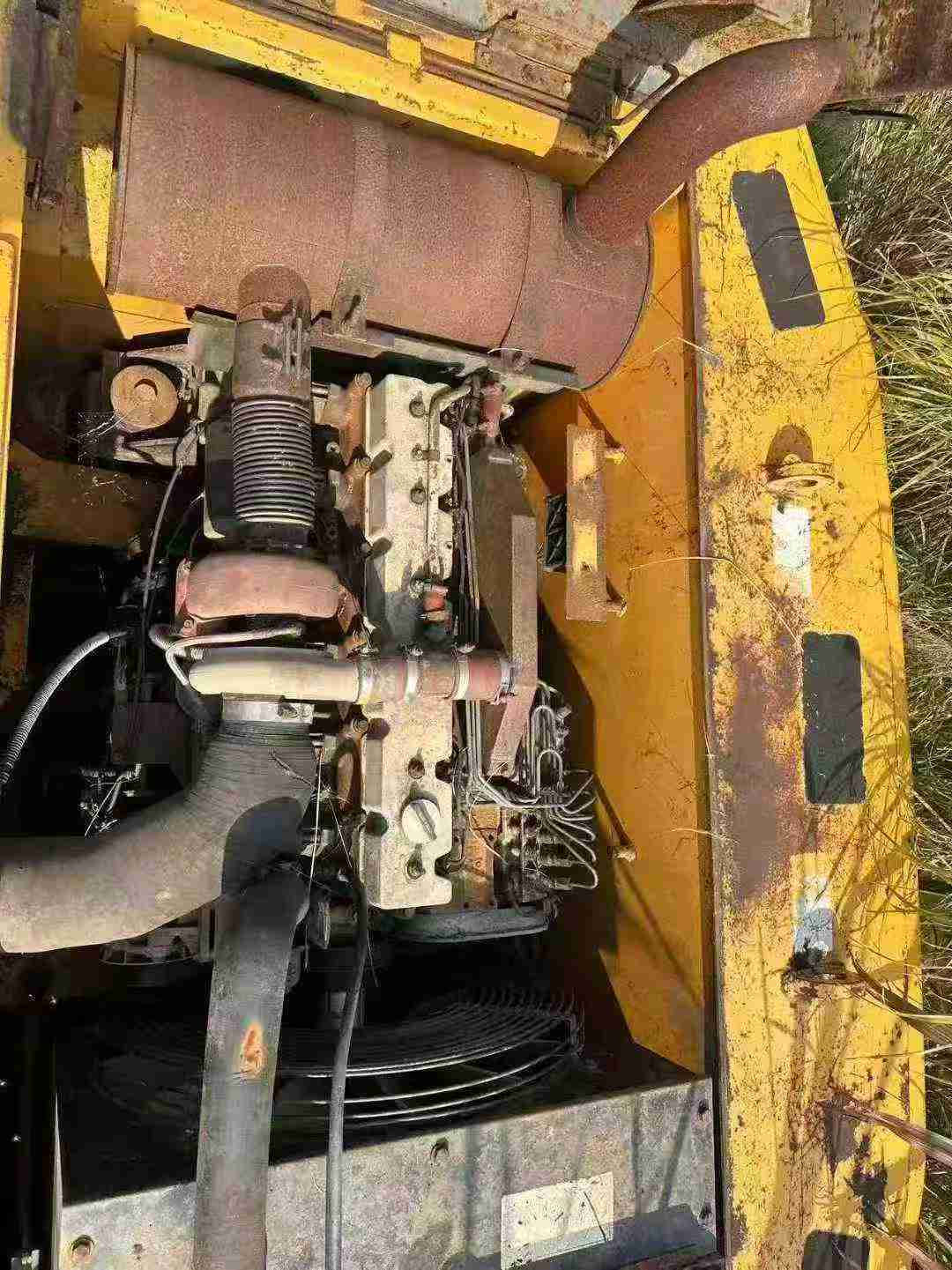 Used Hyundai R305LVS Excavator 2011 Model / 3