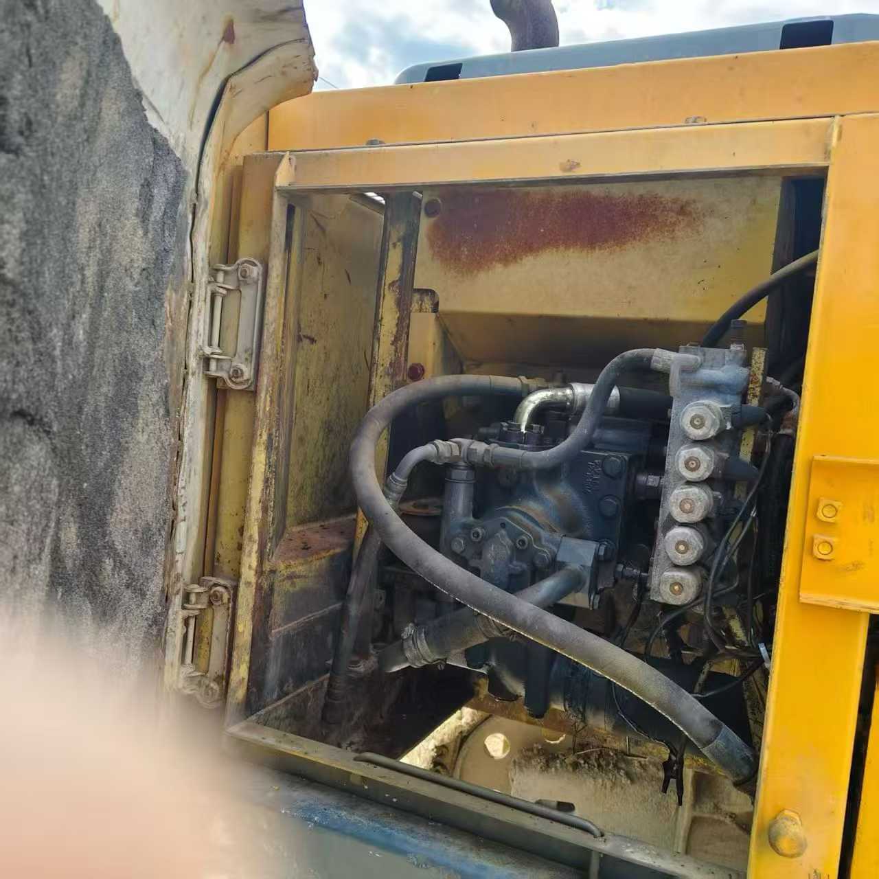 Used Komatsu PW100 Excavator 2016 Model / 4