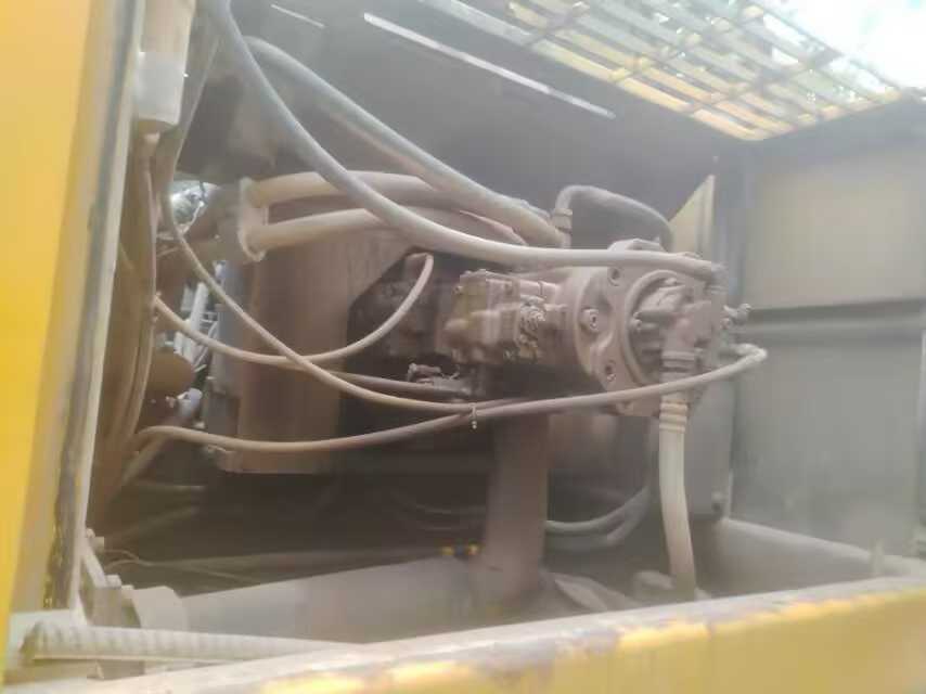 Used Kato HD1430R Excavator 2011 Model / 4