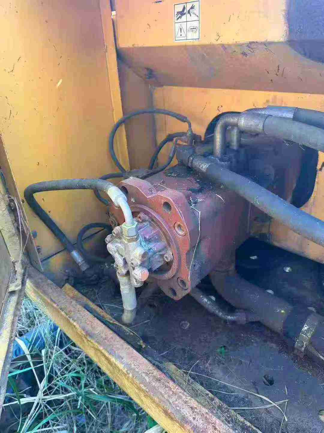 Used Hyundai R305LVS Excavator 2011 Model / 9