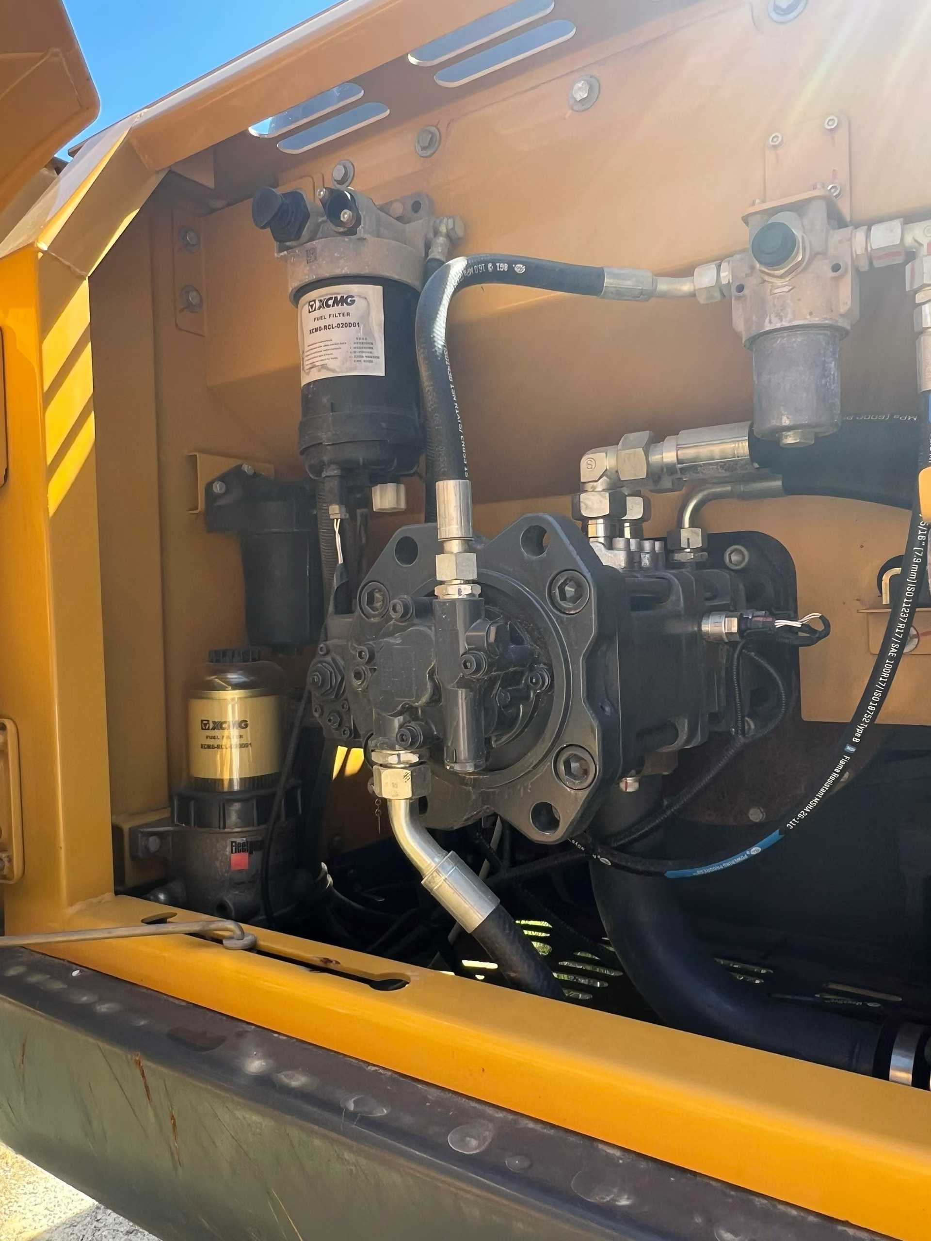 Used XCMG LW200 Excavator 2022 Model / 3