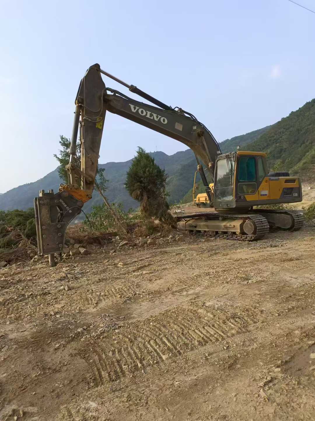 Used Volvo EC200 Excavator 2018 Model / 5