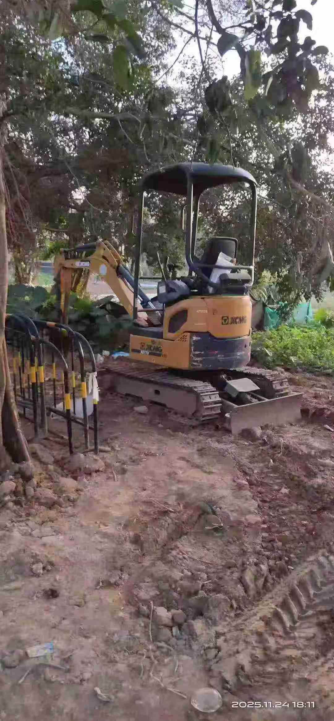 Used XCMG XE17U Excavator 2022 Model / 3