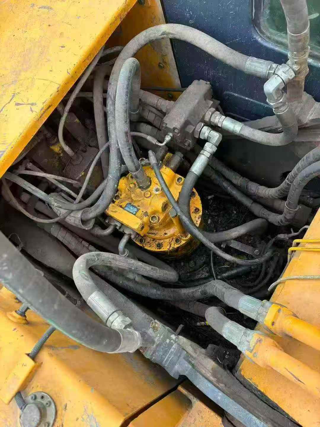 Used Hyundai R215-7 Excavator 2016 Model / 4