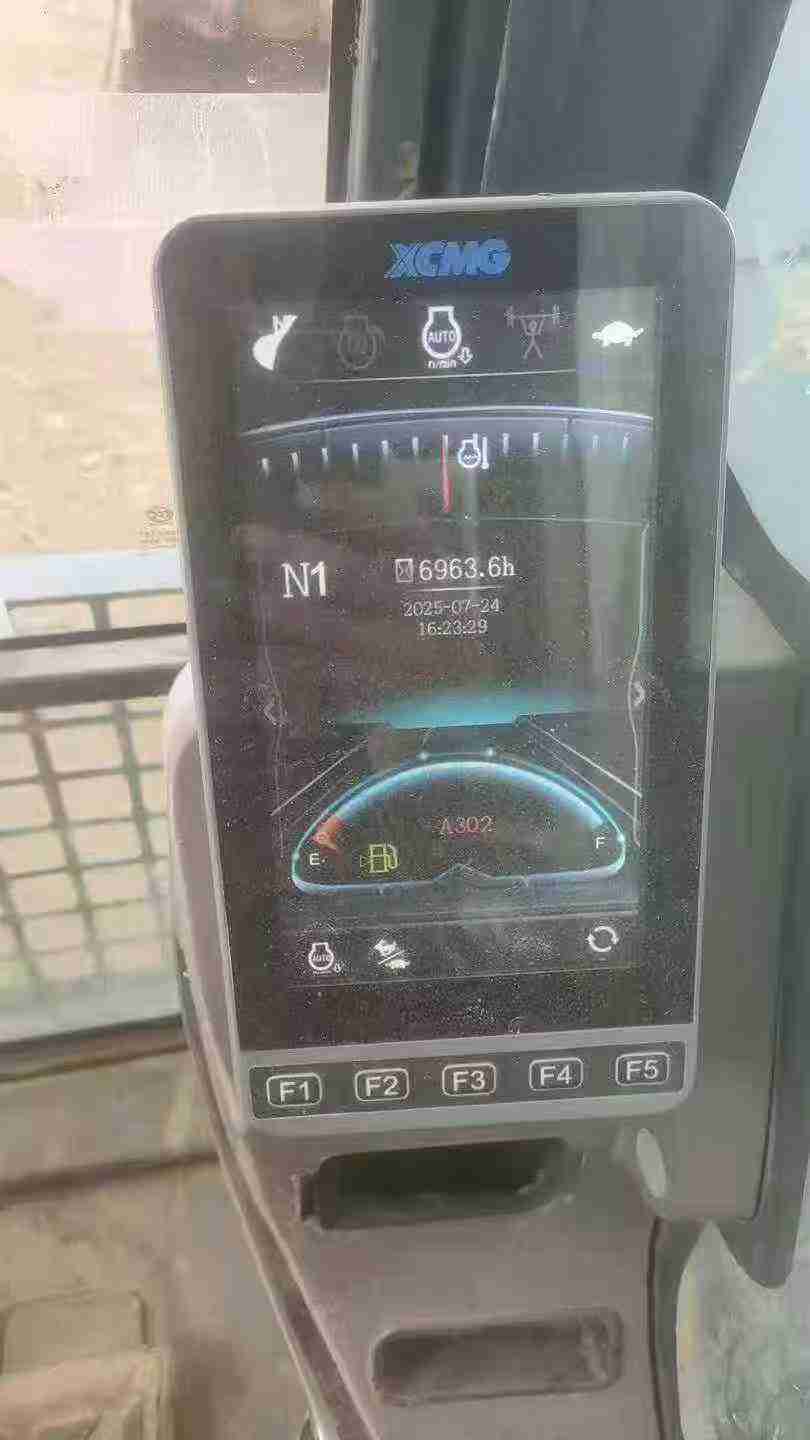 Used XCMG XE490D Excavator 2016 Model / 3