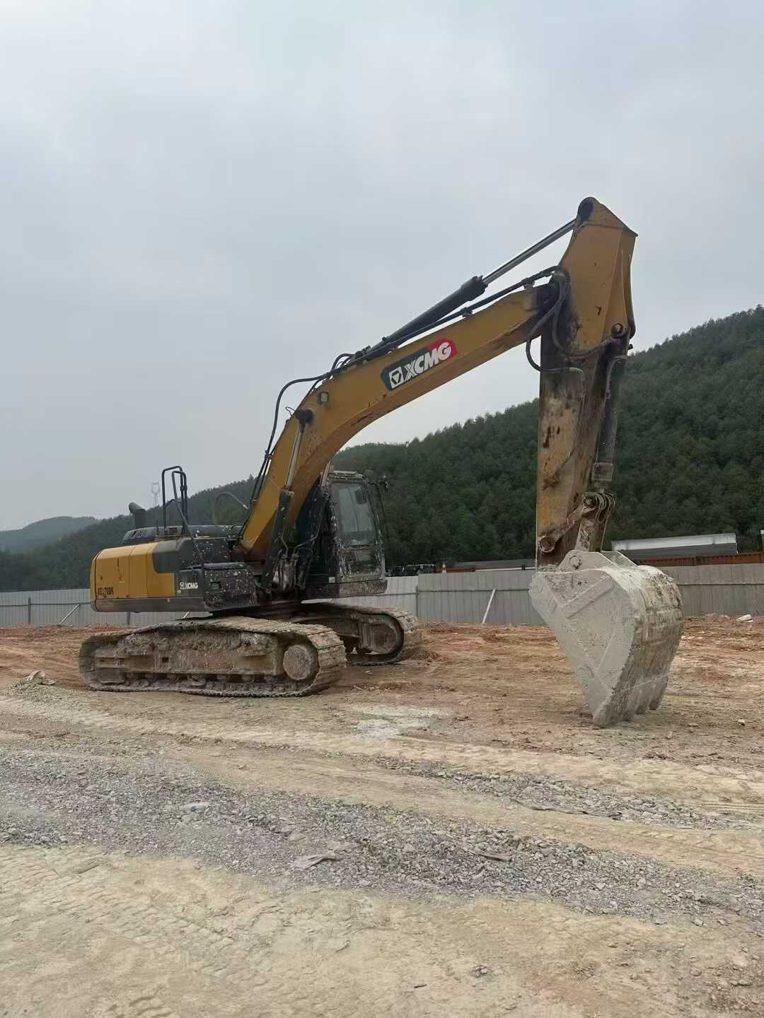 Used XCMG XE205GH Excavator 2021 Model / 3