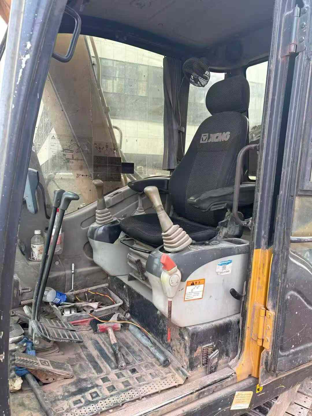 Used XCMG XE80C Excavator 2016 Model / 6